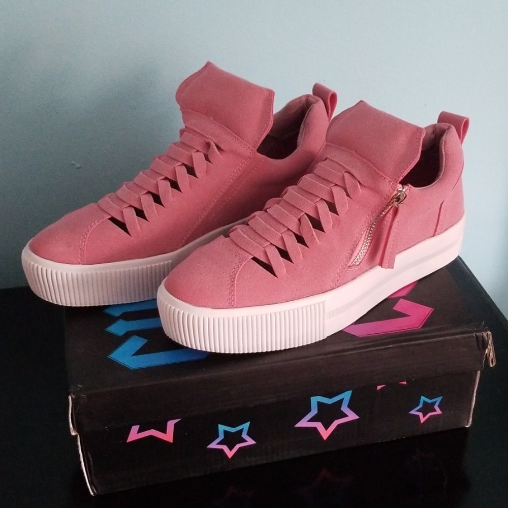 Cute to the Core pink ginger sneakers size 9